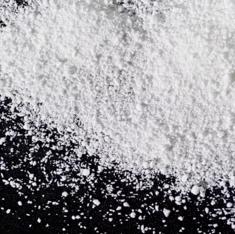 High-quality soda ash (sodium carbonate) powder used in glass and detergent manufacturing